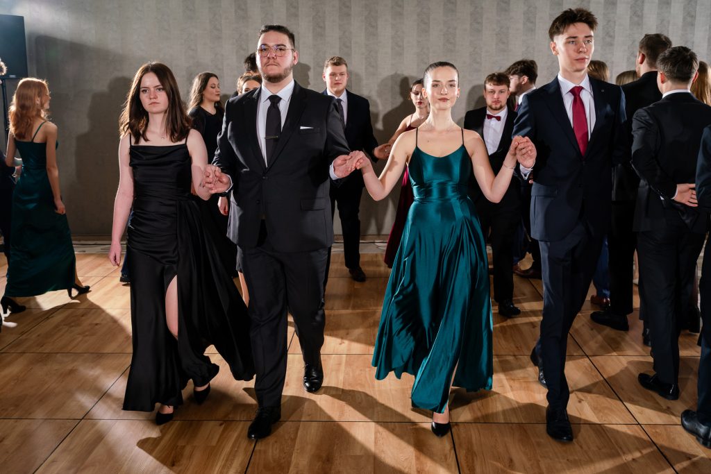 Fotograf na studniówkę Warszawa - Poloneza czas zacząć.