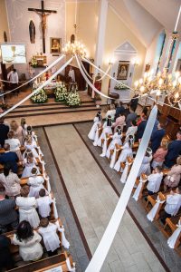 Fotografia komunijna - widok kościoła