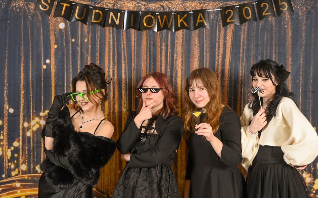 Studniówka w Warszawie - zdjęcia klasowe - mini-sesje