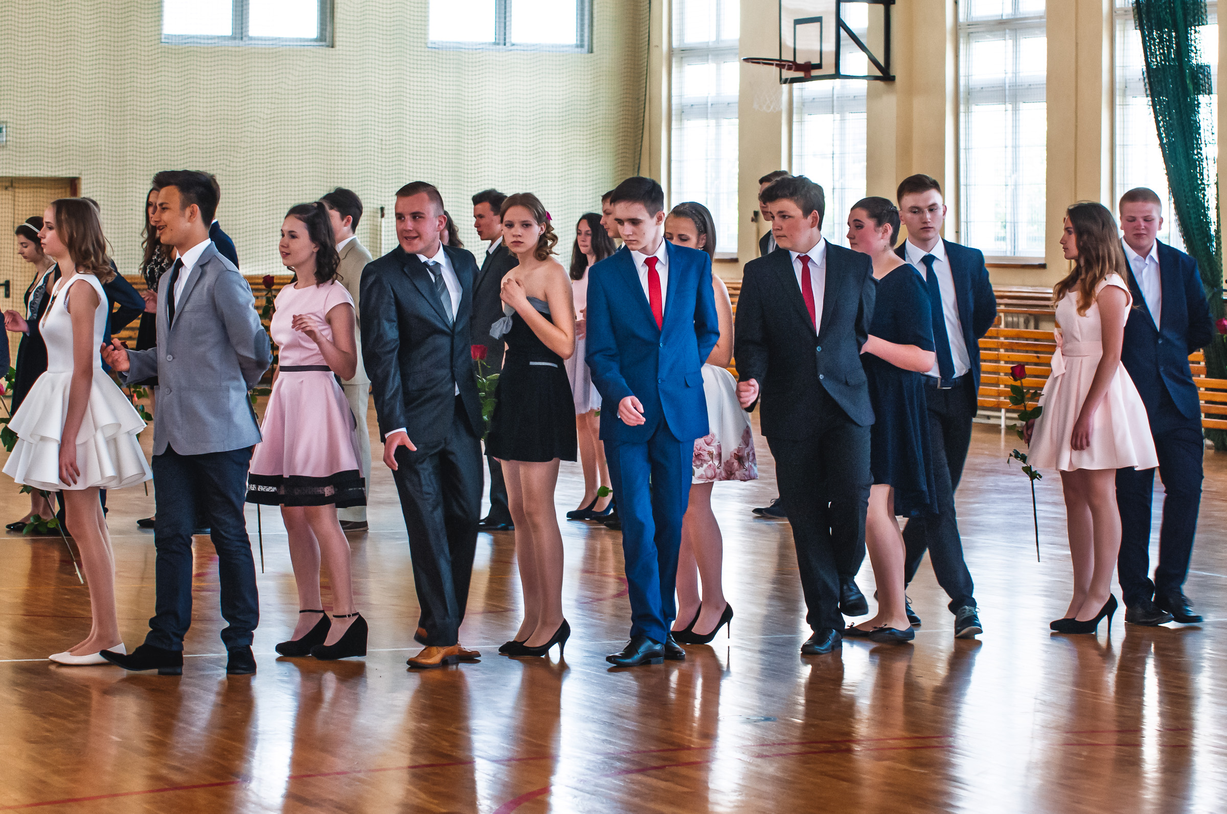 Zdjęcia z balu ósmoklasistów - zabawa na hali gimnastycznej