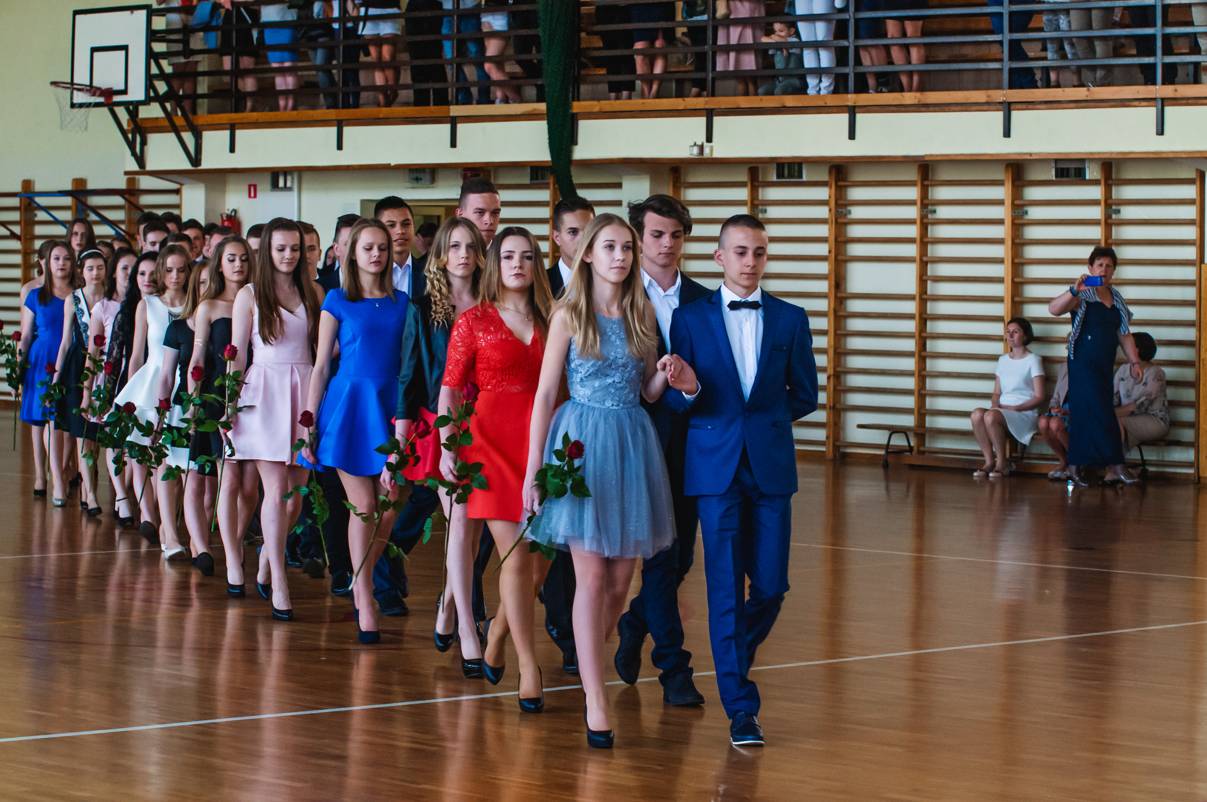 Bal ósmoklasistów - obowiązkowy polonez