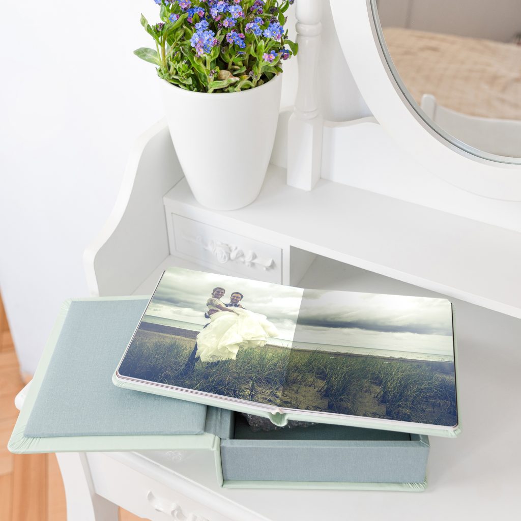 album ślubny Warszawa – elegancki fotoalbum nPhoto w błękitnym pudełku