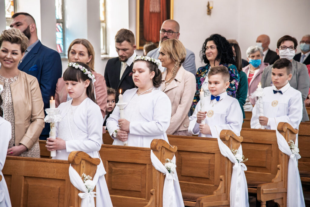 fotografia komunijna Warszawa – zdjęcie z uroczystości